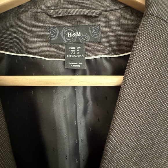 H&M Women's Gray Blazer - Picture 6 of 8